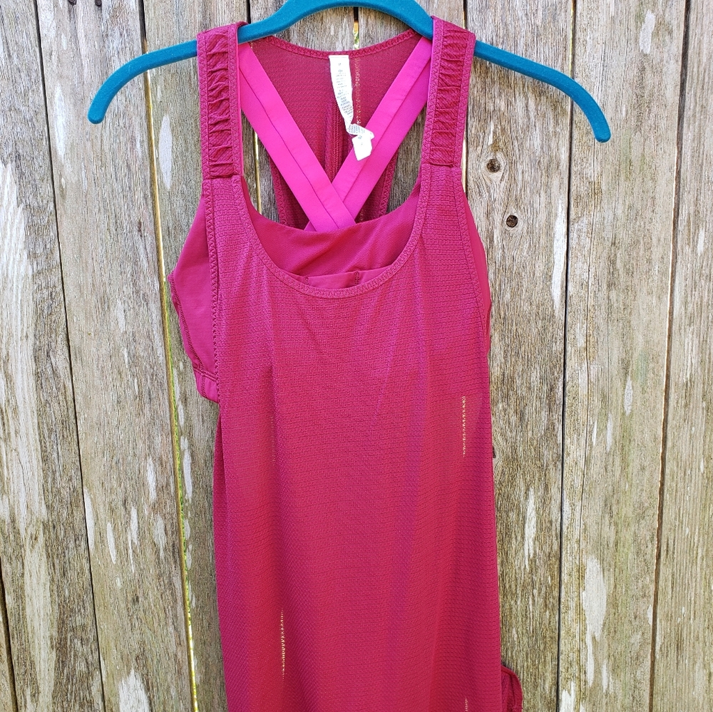 Lululemon top with built-in bra, size 8